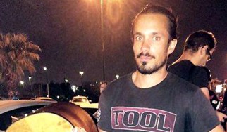 Oπαδός των Tool σταματά με την κιθάρα του τρομοκράτη στο Τελ Αβίβ!