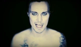 Ο Ville Valo διασκευάζει ABBA (video)
