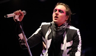 Win Butler: «Να πάει να γαμ… η BP»
