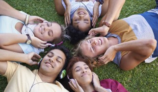 Έρευνα: Η νέα γενιά ξοδεύει για μουσική περισσότερα από τους γονείς της