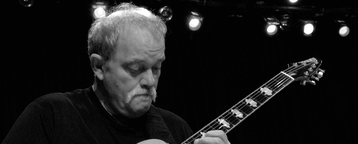 Πέθανε ο κορυφαίος κιθαρίστας της jazz και της fusion, John Abercrombie