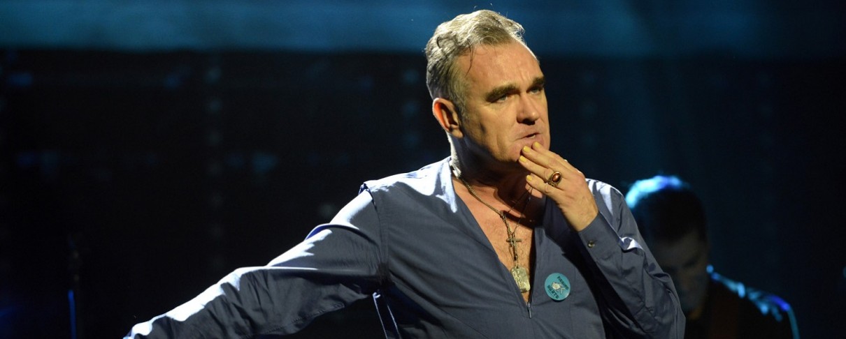 Ο Morrissey «χάνει τη φωνή του» και αποχωρεί από τη σκηνή (video)