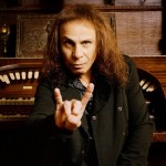 Χήρα Ronnie James Dio: «Γελοία και αηδιαστική» η προσπάθεια του Gene Simmons να κατοχυρώσει το devil horns