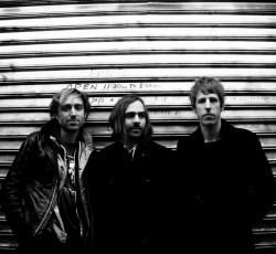 Οι A Place To Bury Strangers σε Anti-Trump συλλογή (audio) 