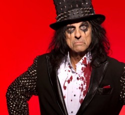 Και ειδική έκδοση του "Welcome To My Nightmare" από τον Alice Cooper 