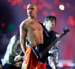 Γιατί το μπάσο αποδίδει καλύτερα το ρυθμικό σκέλος ενός κομματιού; 