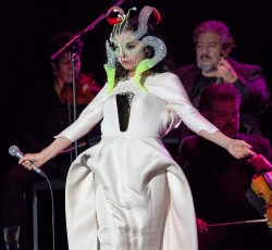 "The Gate": Νέος δίσκος προ των πυλών από την Bjork (audio) 