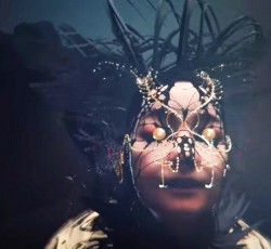 Η Bjork μεταμορφώνεται σε πλάσμα της αβύσσου (video) 