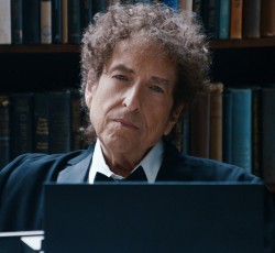 Ο Bob Dylan παραλαμβάνει, εν τέλει, το βραβειο Νόμπελ… 