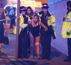 Νεκροί από έκρηξη σε συναυλία της Ariana Grande στο Μάντσεστερ 