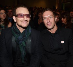 O Βono και ο Chris Martin στην ερμηνεία, ο Sean Penn σε ρόλο bartender… 