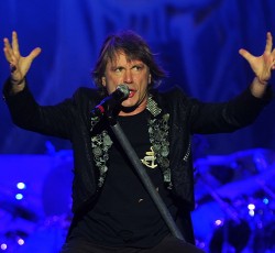 H δισκογραφία του Bruce Dickinson κυκλοφορεί σε βινύλιο 