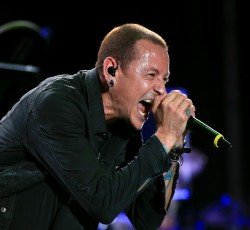 Chester Bennington: «Ξεκολλήστε επιτέλους»