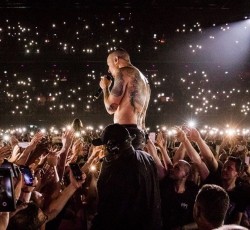 Οι τελευταίες ερμηνείες του Chester Bennington σε νέο live άλμπουμ των Linkin Park