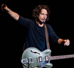 Ο Chris Cornell διασκευάζει το "One" σε …μουσική U2 και στίχους Metallica 