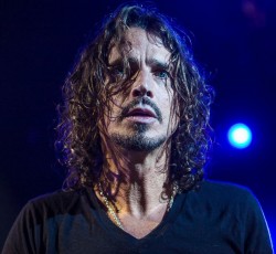 Ο Chris Cornell παρουσιάζει το "The Promise" (video)