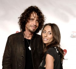 H σύζυγος του Chris Cornell τον αποχαιρετά με ένα γράμμα