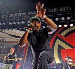 Chuck D: «Όταν αρχίζεις να παρατηρείς τον κόσμο, η πολιτική μπαίνει στη ζωή σου» 