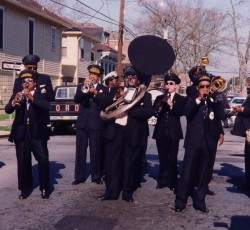Σε ρυθμούς jazz της Νέας Ορλεάνης η κηδεία του κιθαρίστα των Afghan Whigs (video) 