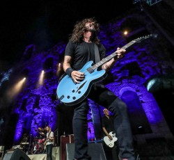 Δείτε μία ώρα Foo Fighters από το Ηρώδειο 