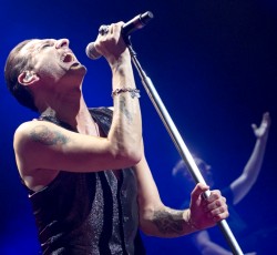 Oι Depeche Mode διασκευάζουν David Bowie 