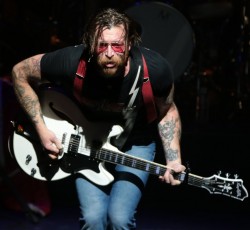 Σε DVD η επιστροφή των Eagles Of Death Metal στο Παρίσι 