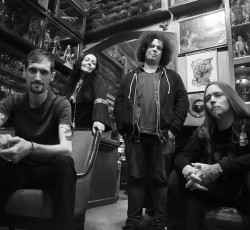 Ακούστε σε πρώτη μετάδοση ένα νέο τραγούδι από τους Earth Electric 