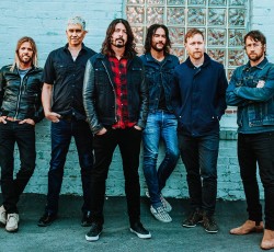 Ντοκιμαντέρ και κορυφή του Billboard για τους Foo Fighters