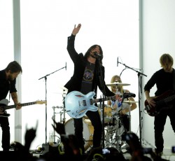 Aνακοίνωση του δήμου Αθηναίων για την εμφάνιση των Foo Fighters 