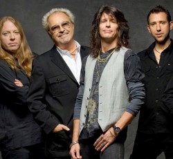 Οι Foreigner γιορτάζουν τα 40 τους χρόνια με μια διπλή συλλογή 