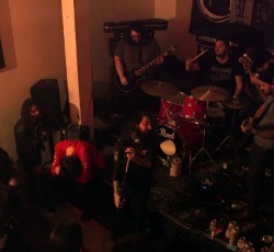 Τι κατάφερε να κάνει θεατής doom metal συναυλίας;