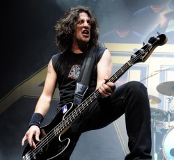 «Οι Anthrax θα δούλευαν ευχαρίστως με την Lady Gaga...» 