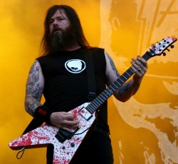 Gary Holt: «Μερικοί προσπαθούν να παίξουν σαν τον Μalmsteen πριν καν ασχοληθούν με τον Angus» 