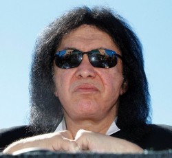 Gene Simmons: «Οι fans ευθύνονται για την κατάρρευση της μουσικής βιομηχανίας»