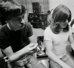 Νεκρός ο μέντορας των AC/DC