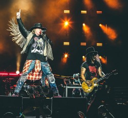 Οι Guns N’ Roses προσκαλούν στη σκηνή τον Dave Grohl 