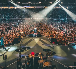 Οι Guns N’ Roses μπερδεύουν την Μελβούρνη με το Σίδνεϊ 