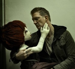 Ο Josh Homme υπογράφει τη μουσική της νέας ταινίας του Fatih Akin (trailer) 