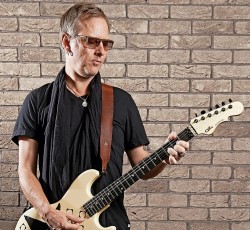 Jerry Cantrell: «Ευτυχώς το Seattle ήταν ένα απομονωμένο φυλάκιο της μουσικής βιομηχανίας» 