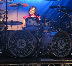 «Χωρίζουν οι δρόμοι» των Black Star Riders με τον ντράμερ Jimmy DeGrasso 