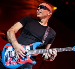 Πρώτο δείγμα από τη νέα δουλειά του Joe Satriani  