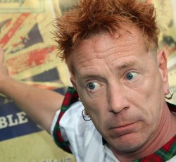 Όλα τα τραγούδια του John Lydon σε ένα βιβλίο