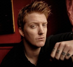 "The Way You Used to Do": Αυτό είναι το νέο τραγούδι των Queens Of The Stone Age 