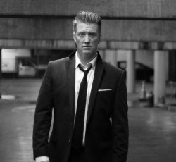 Σουίτα με βιολί και τσέλο για τους Queens Of The Stone Age