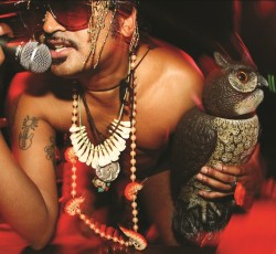 Σόλο ντεμπούτο από τον King Khan  