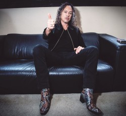 Kirk Hammett: «Μην τους αφήνετε να κρυφτούν πίσω από ψέματα! Υπερασπιστείτε την Δημοκρατία!»