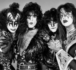 Ένα φωτογραφικό λεύκωμα για τους Kiss