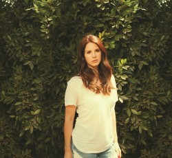 "Love": Νέο τραγούδι από την Lana Del Rey