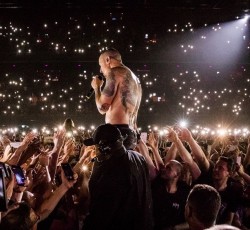Event στη μνήμη του Chester Bennington από τους εναπομείναντες Linkin Park