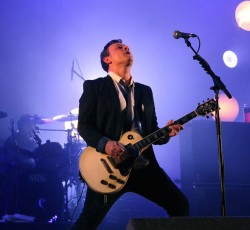 Το «διεθνές γαλάζιο» των Manic Street Preachers 